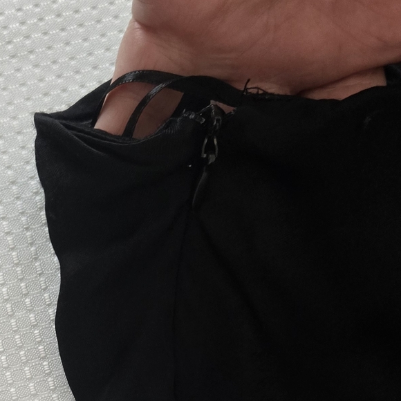 Zara Elegant Black One-Shoulder Blouse - Picture 9 of 10